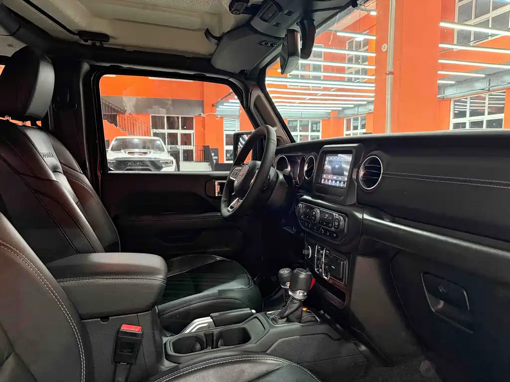 Jeep Wrangler 2020 — фото 15