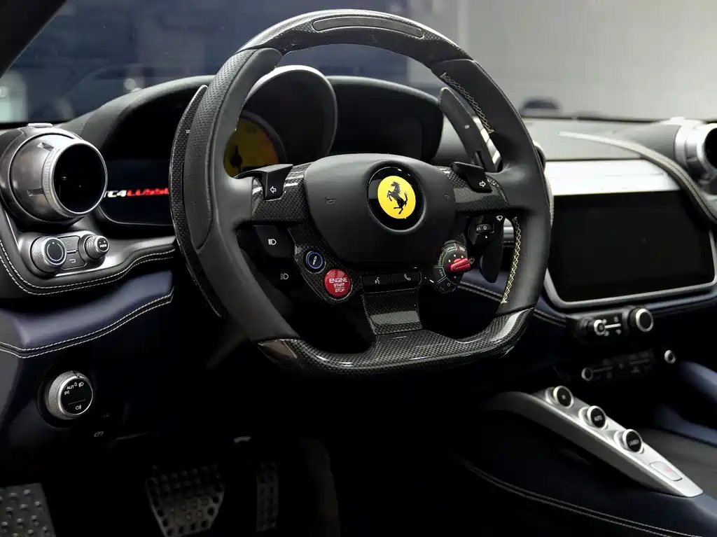 Ferrari GTC4Lusso 2017 — фото 10