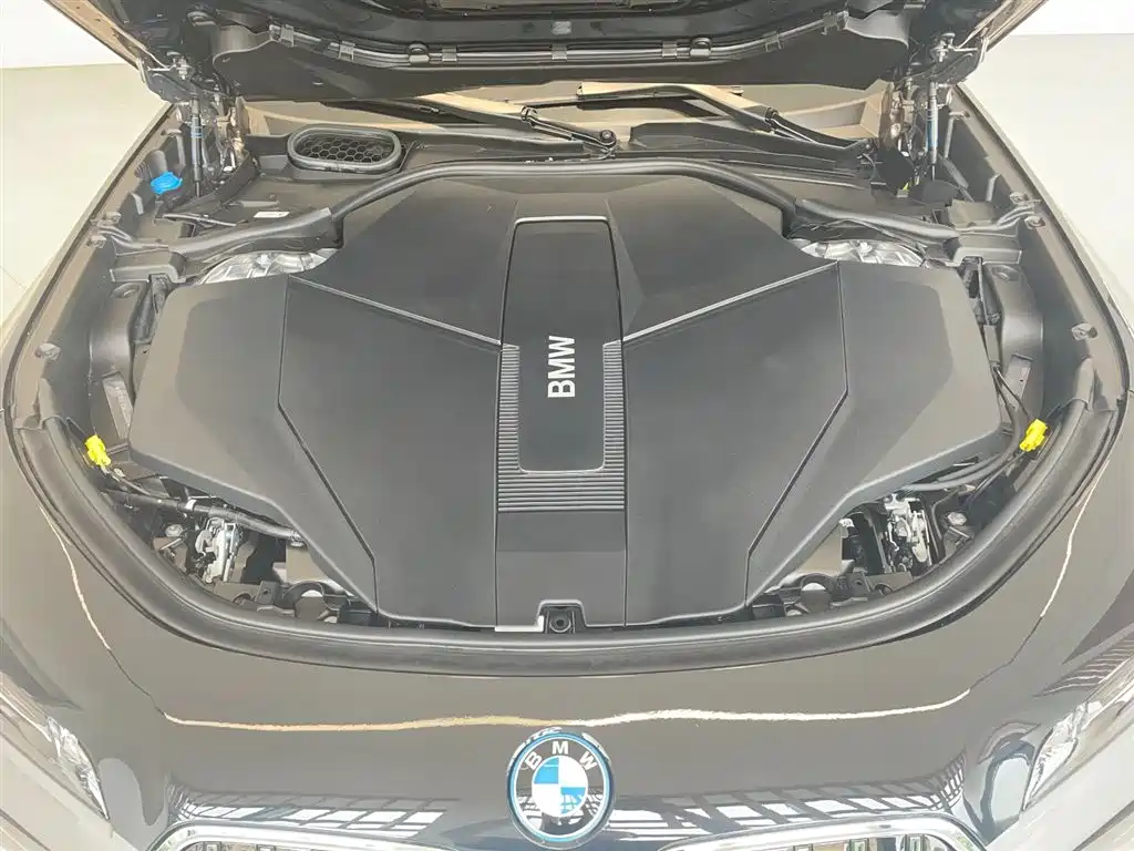 BMW i7 2024 — фото 17