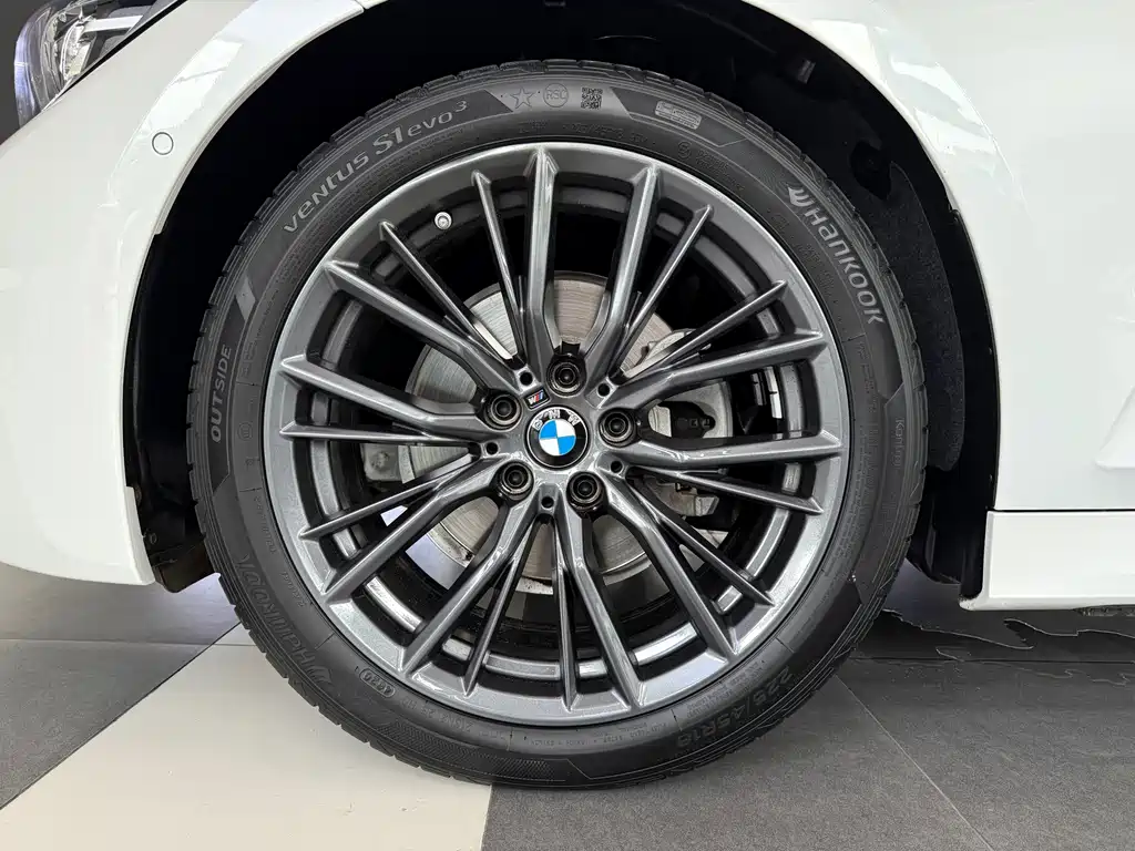 BMW 3 Series 2021 — фото 18