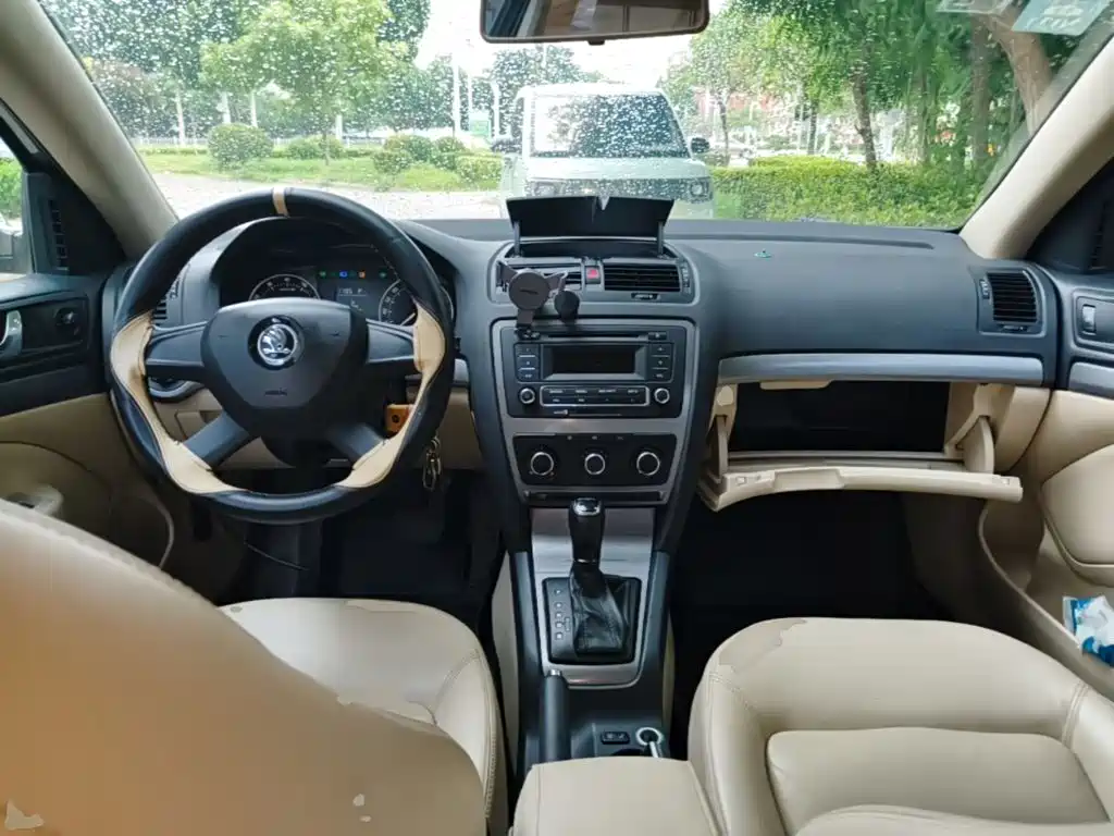 Skoda Octavia 2015 — фото 10