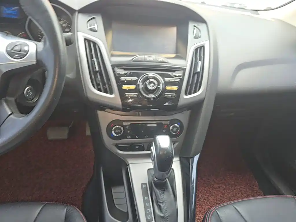Ford Focus 2015 — фото 13