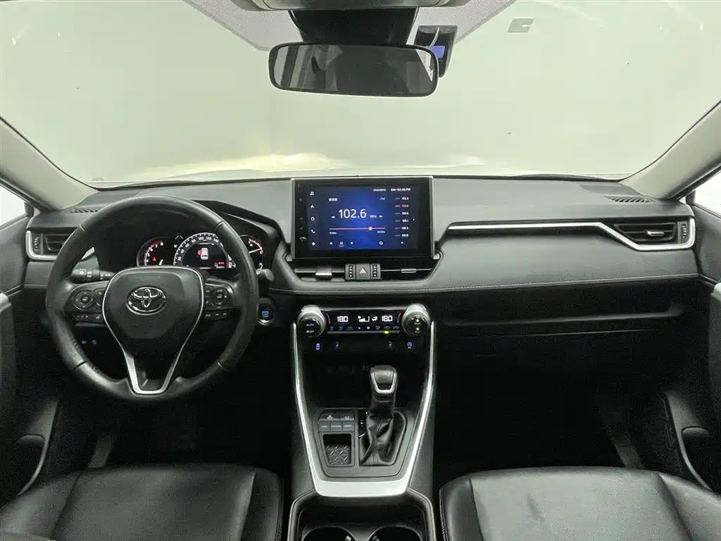 Toyota RAV4 2021 — фото 12
