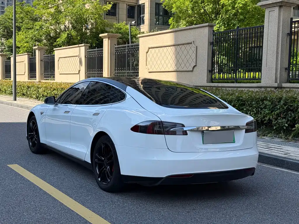 Tesla Model S 2014 — фото 8