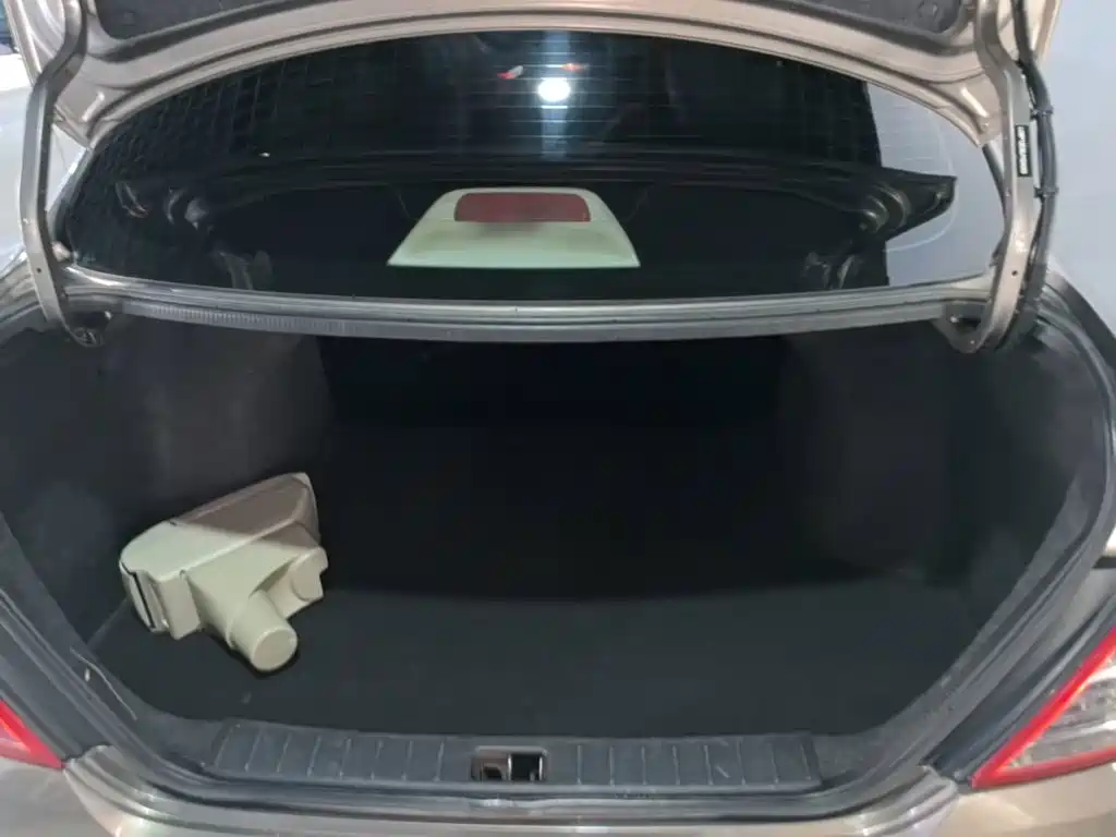Nissan Sunny 2018 — фото 19