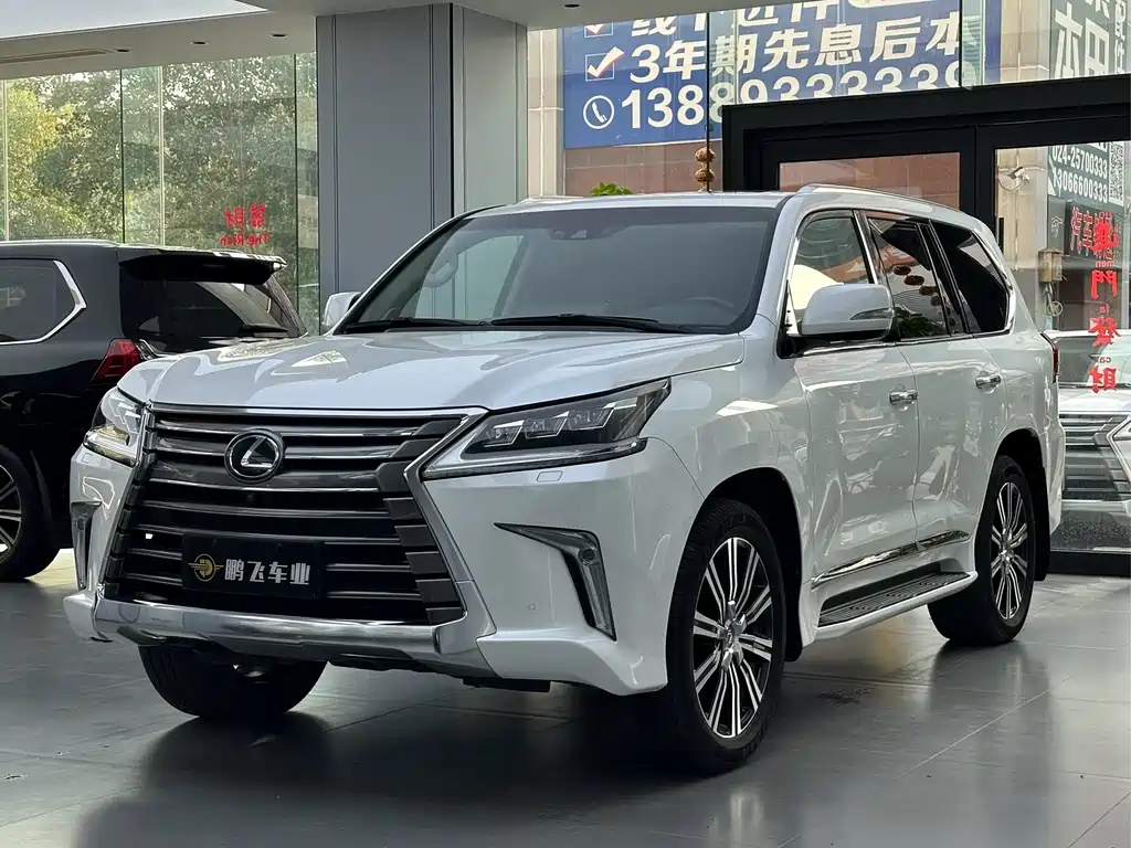 Lexus LX 2017 — фото 1
