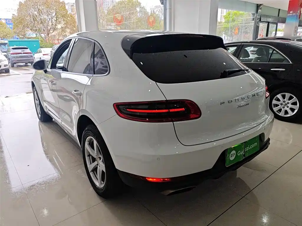Porsche Macan 2016 — фото 23