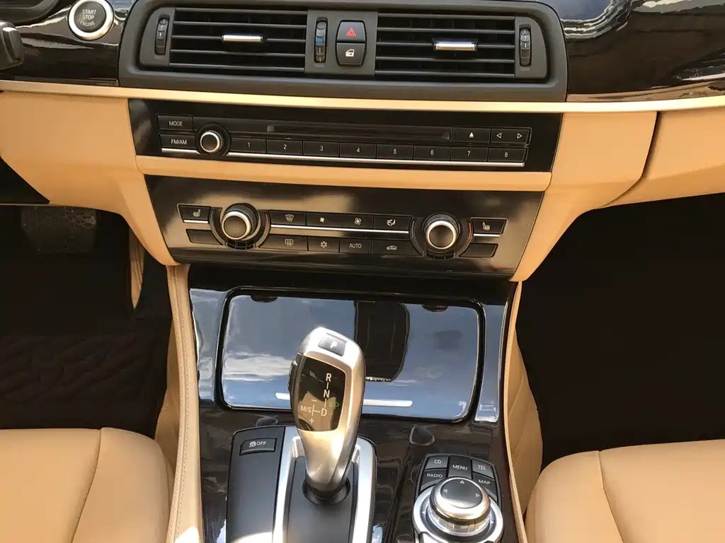 BMW 5 Series 2012 — фото 13