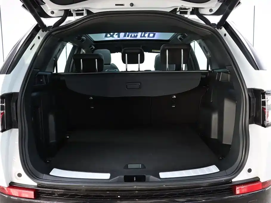 Land Rover Discovery Sport 2023 — фото 9