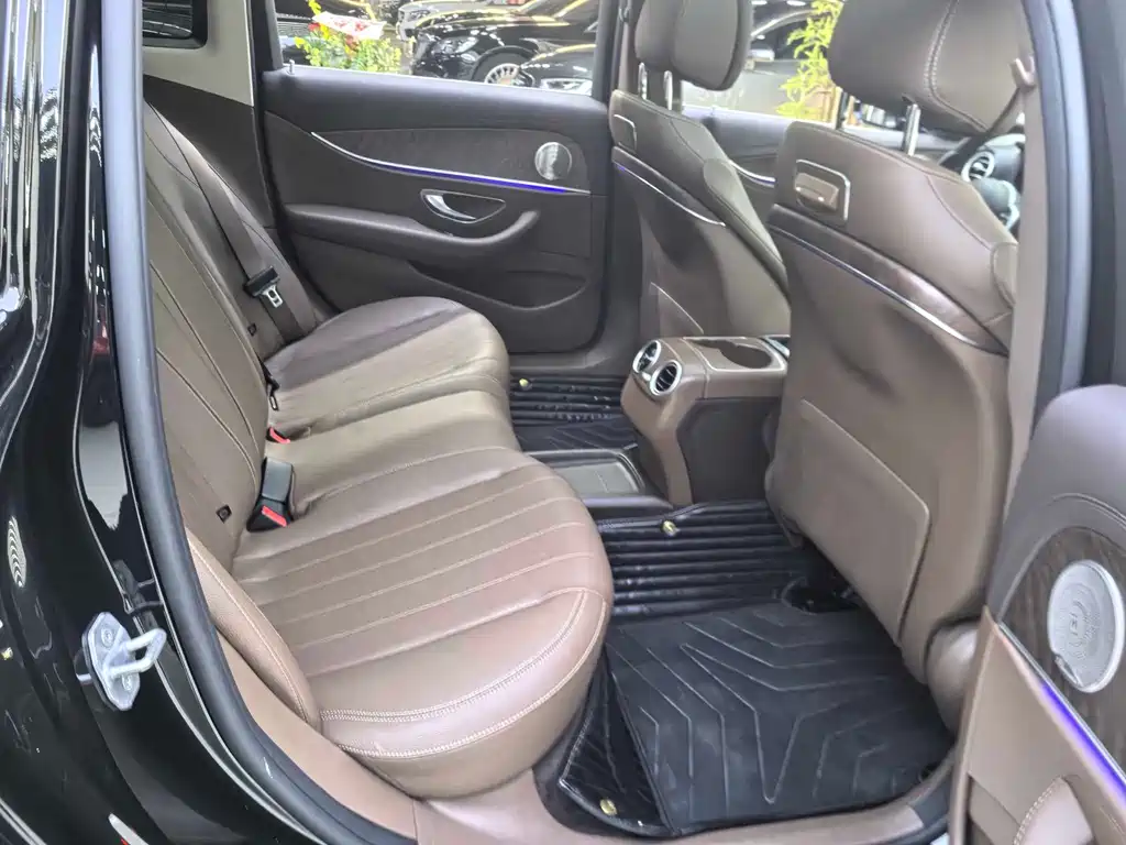 Mercedes-Benz E-Class 2019 — фото 14