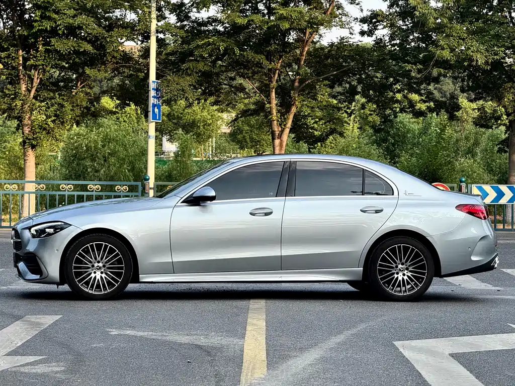 Mercedes-Benz C-Class 2024 — фото 3
