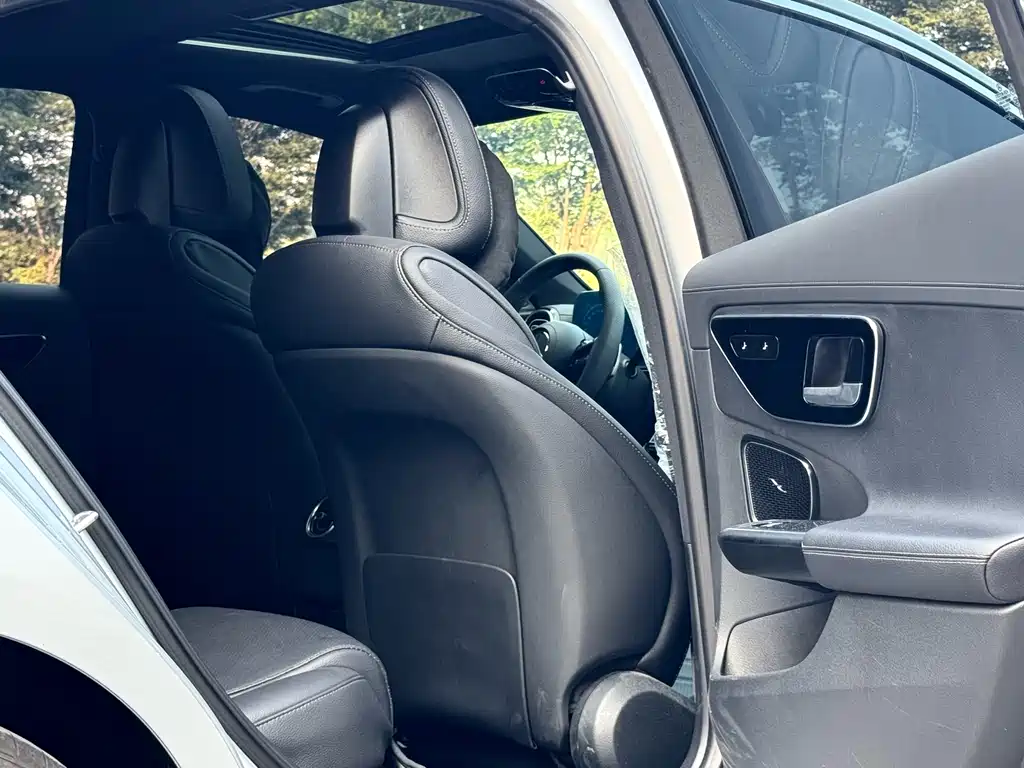 Mercedes-Benz C-Class 2024 — фото 14