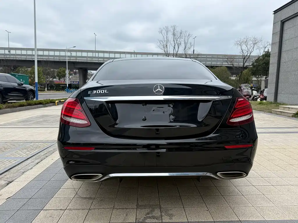 Mercedes-Benz E-Class 2019 — фото 15