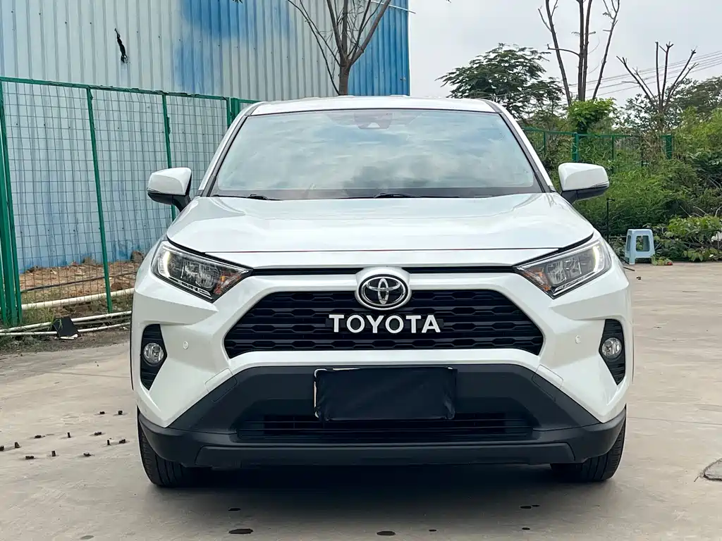 Toyota RAV4 2023 — фото 2