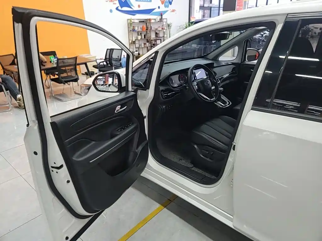 GAC Motor Trumpchi M6 2021 — фото 16