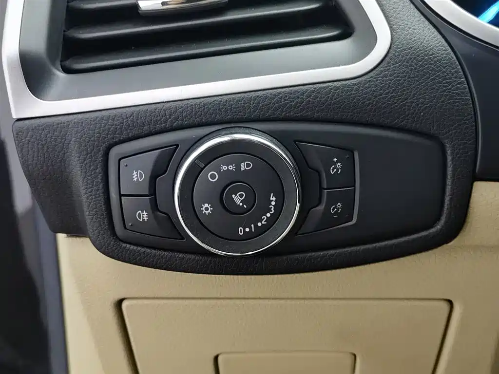 Ford Edge 2016 — фото 21