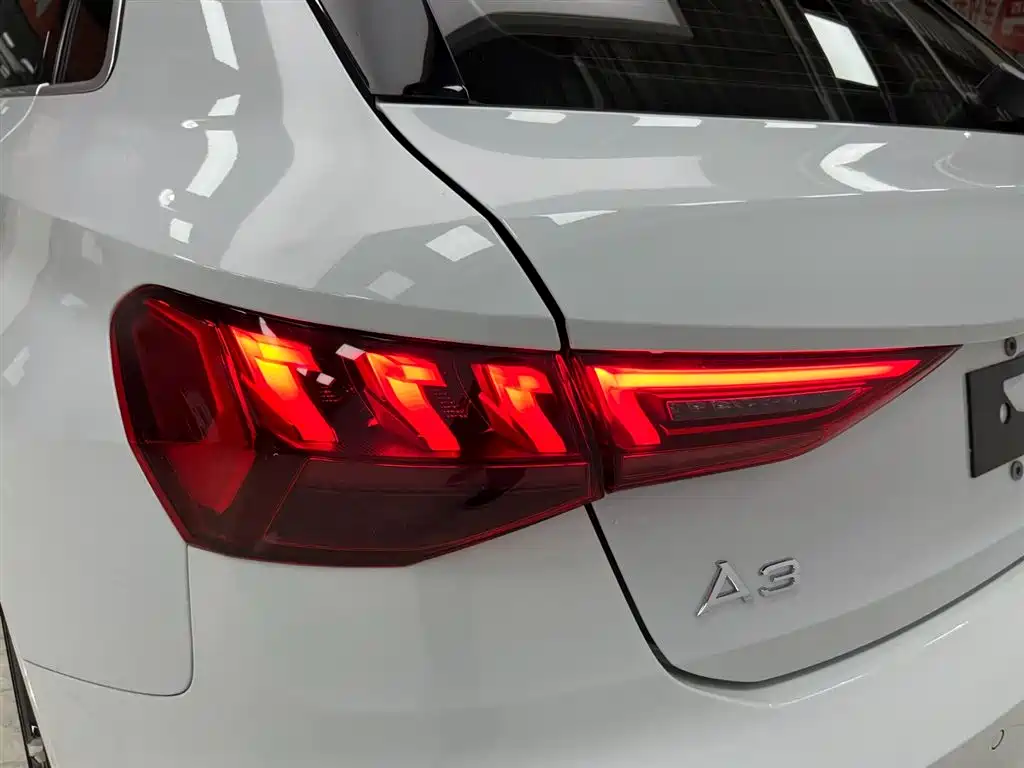 Audi A3 2023 — фото 18
