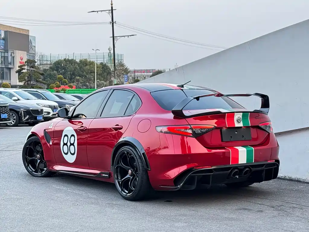 Alfa Romeo Giulia 2023 — фото 4