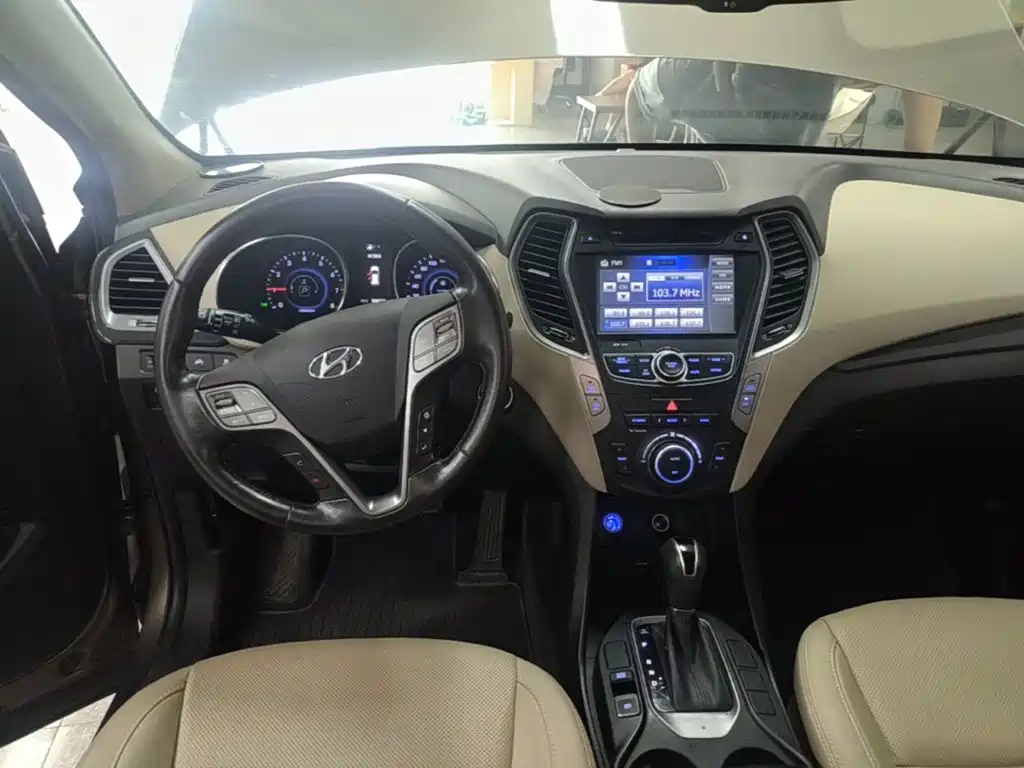 Hyundai Santa Fe 2015 — фото 10