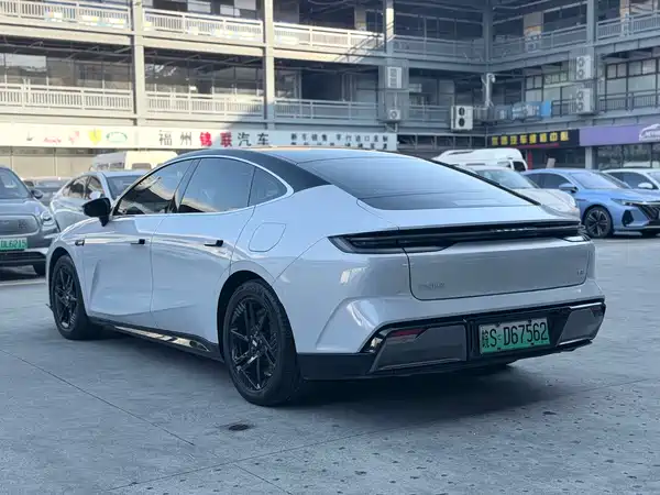 Geely Galaxy E8 2024