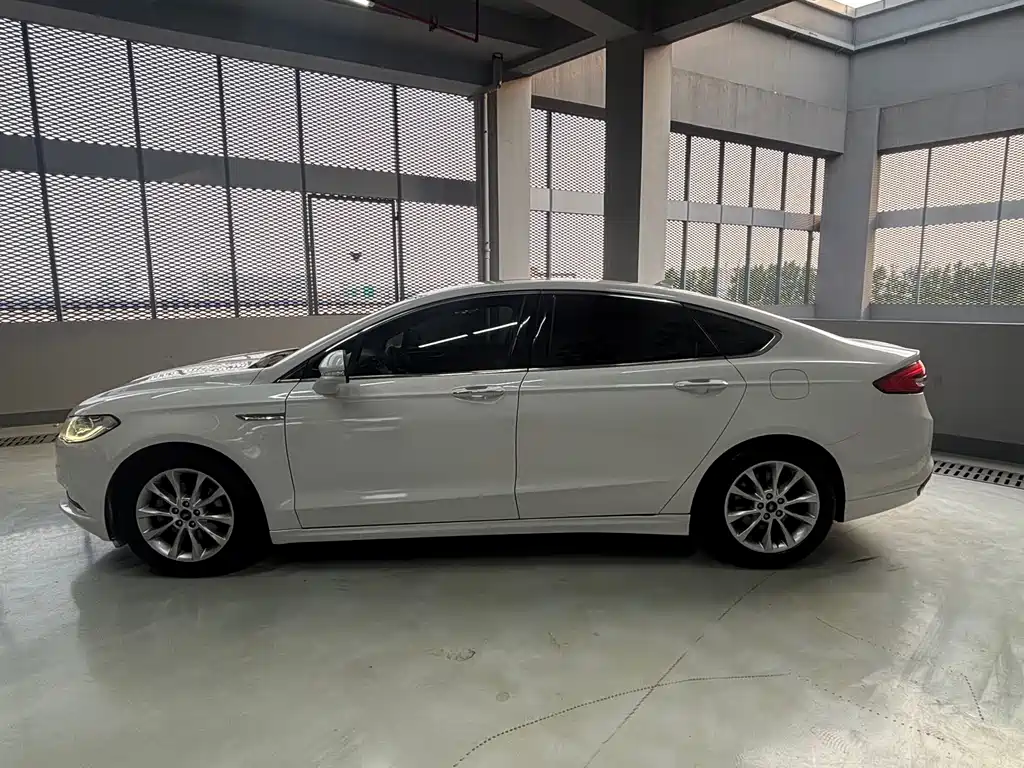 Ford Mondeo 2017 — фото 13