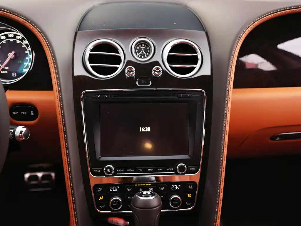 Bentley Flying Spur 2017 — фото 13
