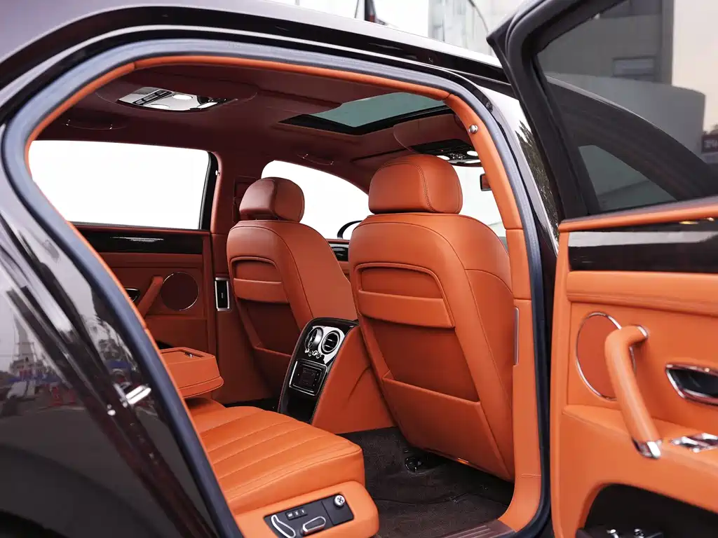 Bentley Flying Spur 2017 — фото 17