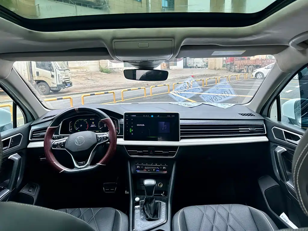 Volkswagen Tiguan L 2023 — фото 10