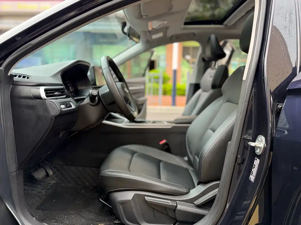 Geely Emgrand 2023