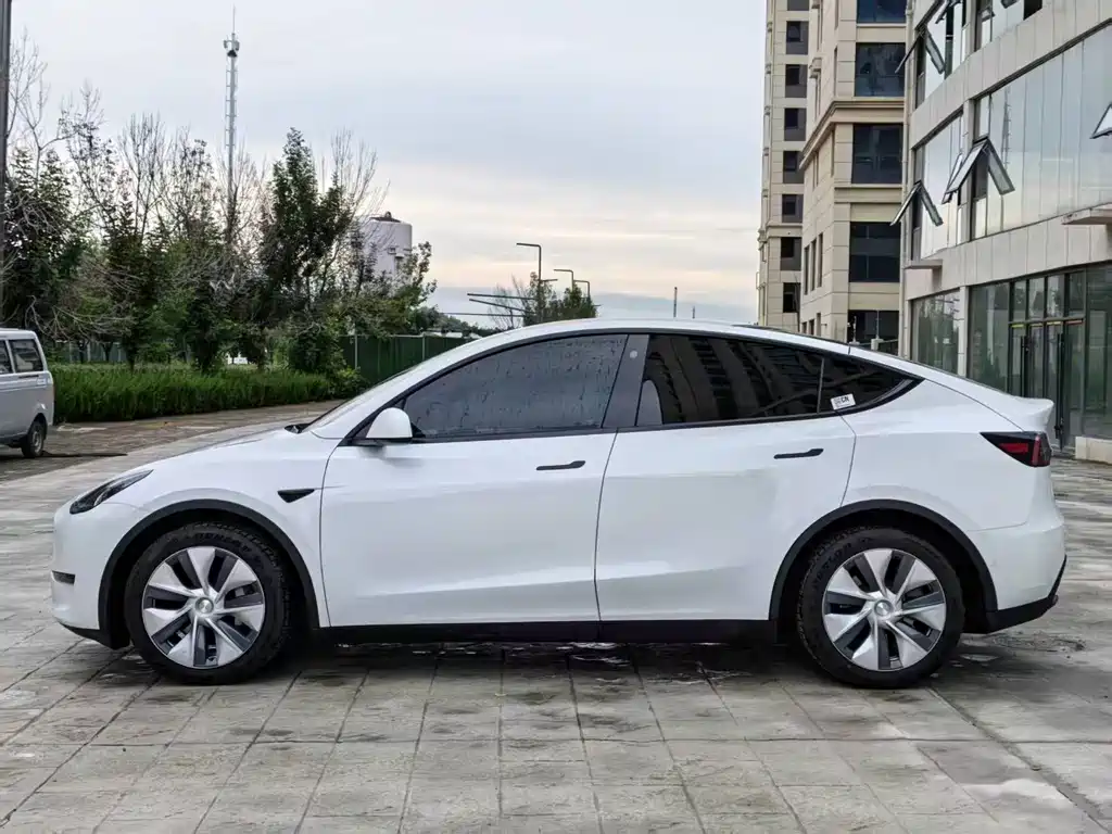 Tesla Model Y 2022 — фото 8