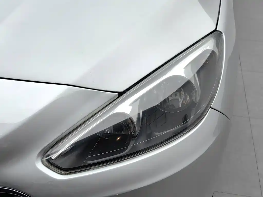 Peugeot 308 2015 — фото 7