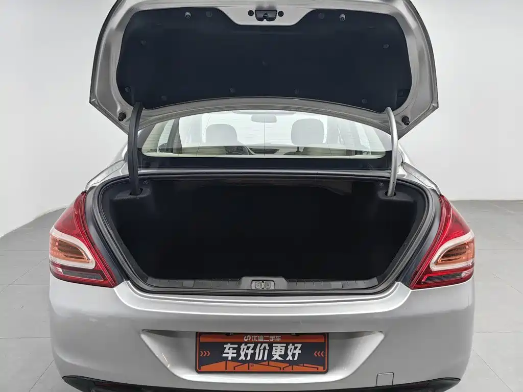 Peugeot 308 2015 — фото 16