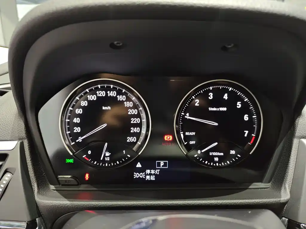 BMW 1 Series 2018 — фото 16