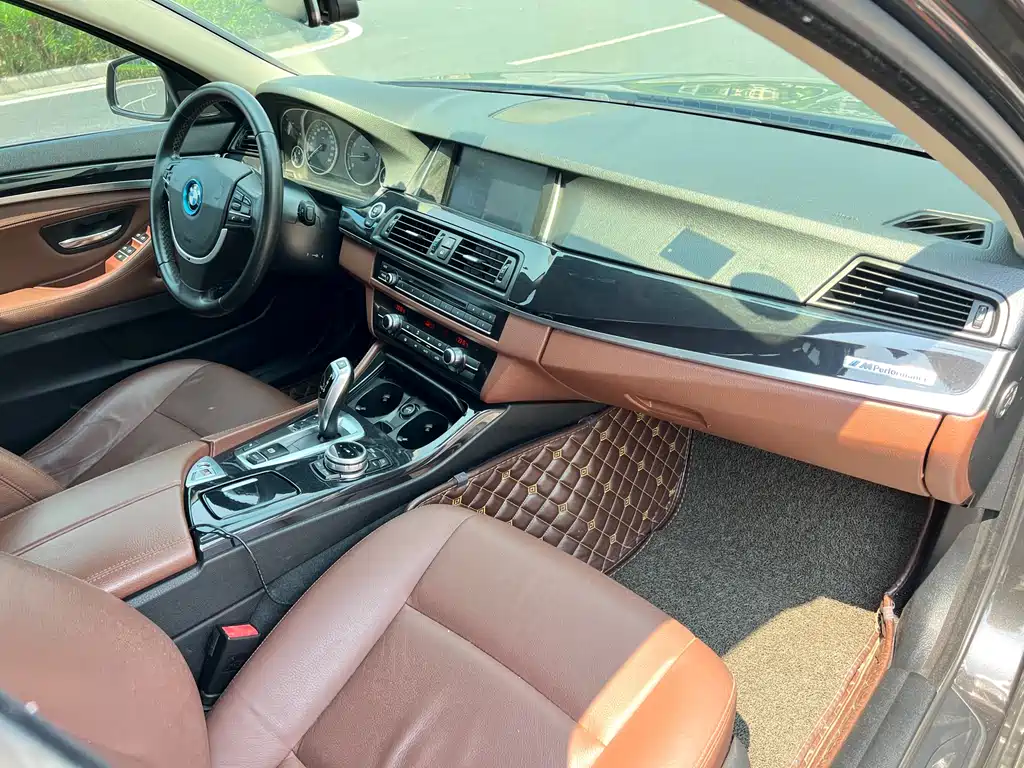 BMW 5 Series 2015 — фото 14