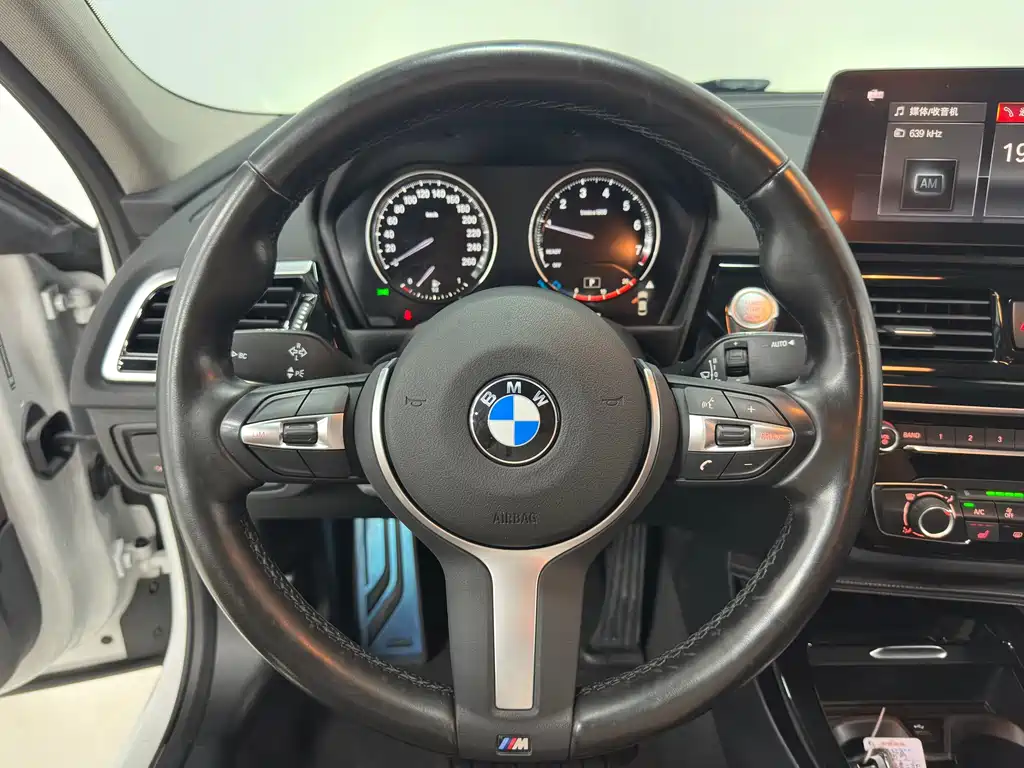 BMW 1 Series 2022 — фото 12