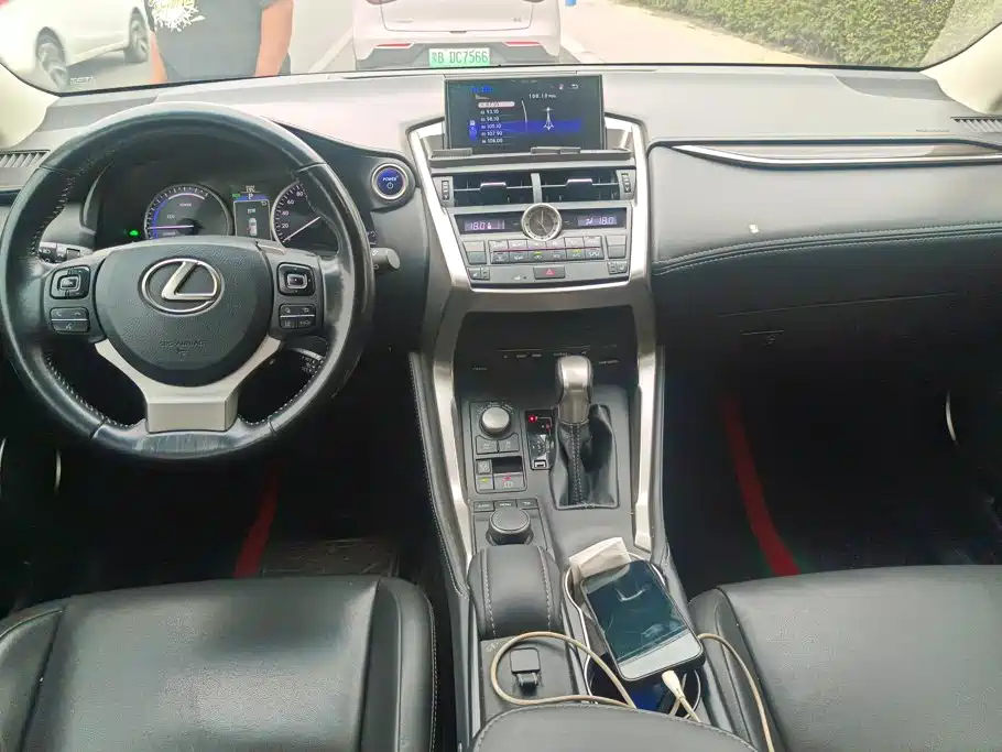Lexus NX 2015 — фото 11