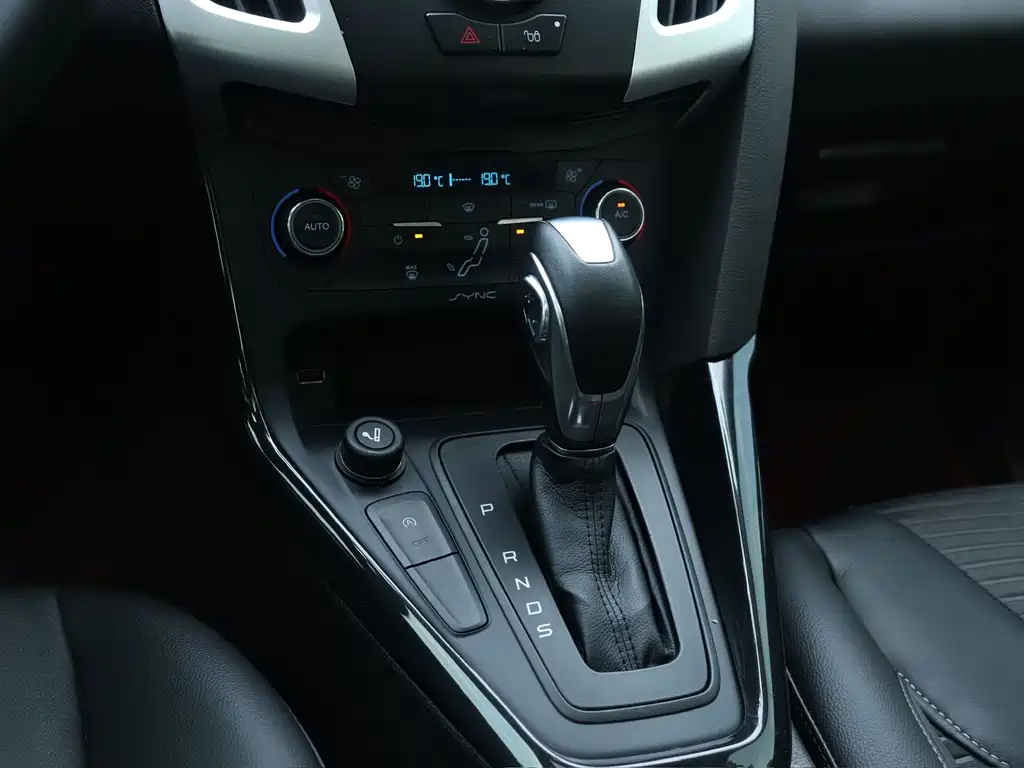 Ford Focus 2016 — фото 17