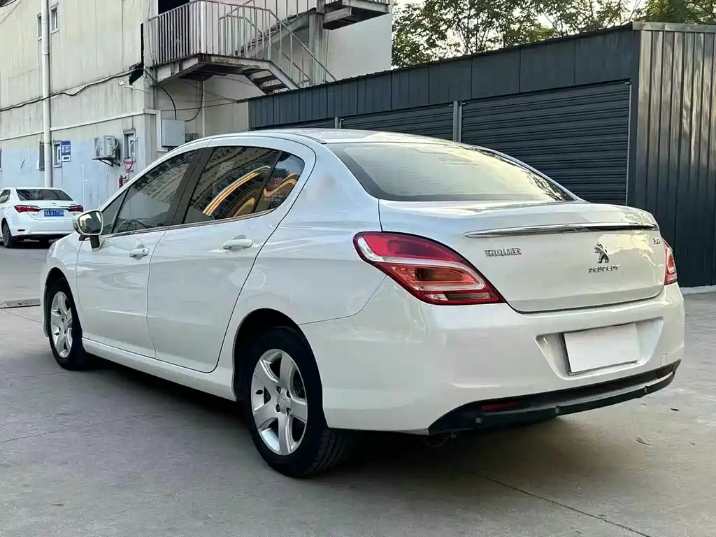 Peugeot 308 2014 — фото 9