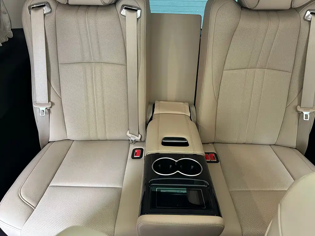 Mercedes-Benz V-Class 2020 — фото 10