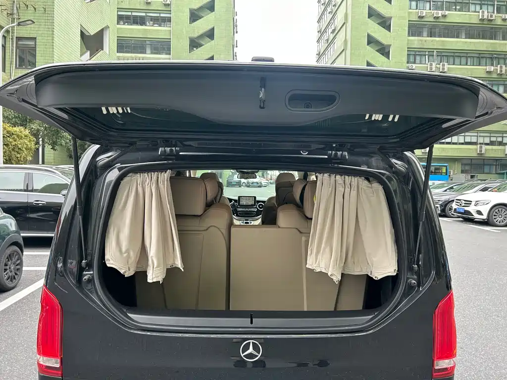 Mercedes-Benz V-Class 2020 — фото 17