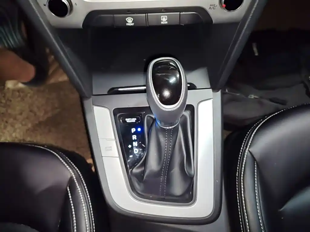 Hyundai Elantra 2018 — фото 14