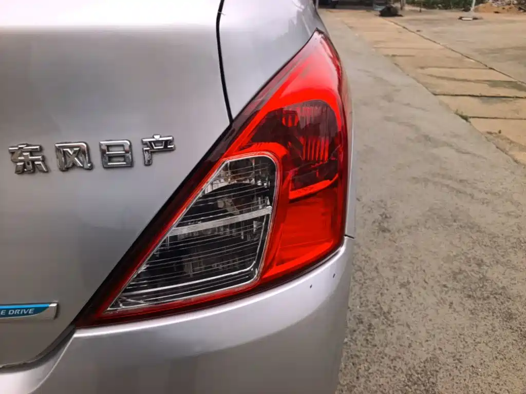 Nissan Sunny 2015 — фото 8
