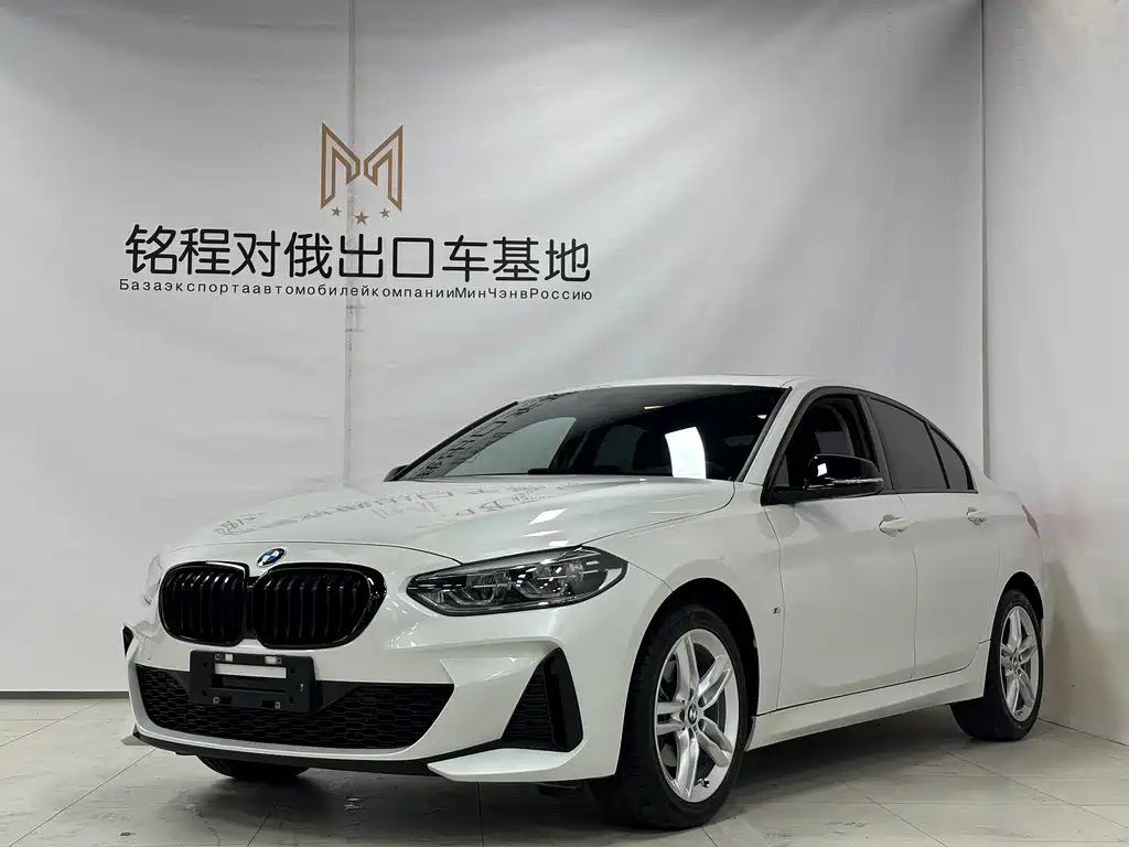 BMW 1 Series 2022 — фото 1