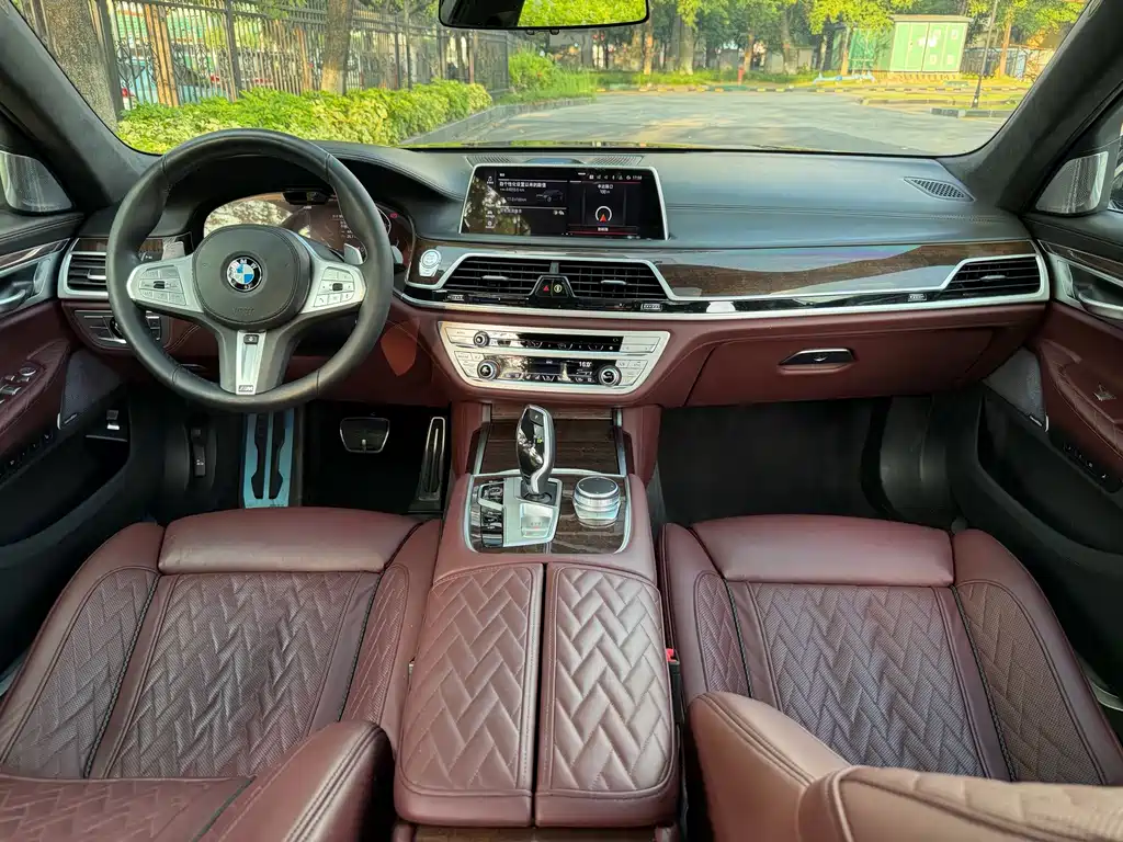 BMW 7 Series 2020 — фото 10
