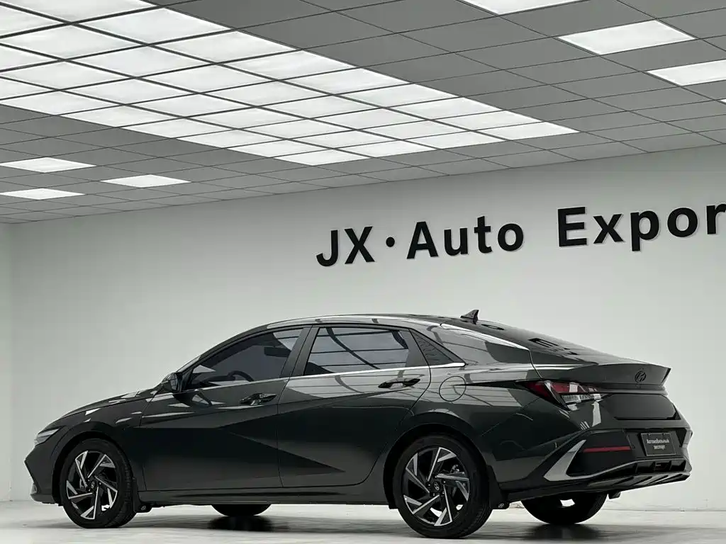 Hyundai Elantra 2025