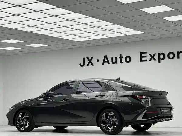 Hyundai Elantra 2025