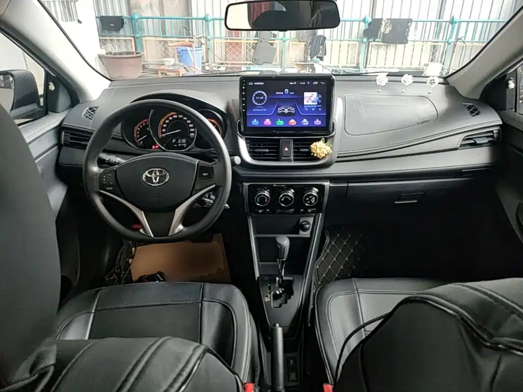 Toyota Yaris L 2022 — фото 10