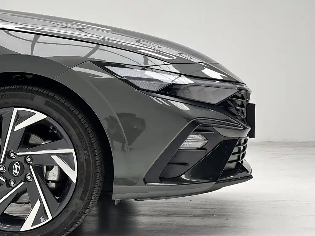 Hyundai Elantra 2025 — фото 12