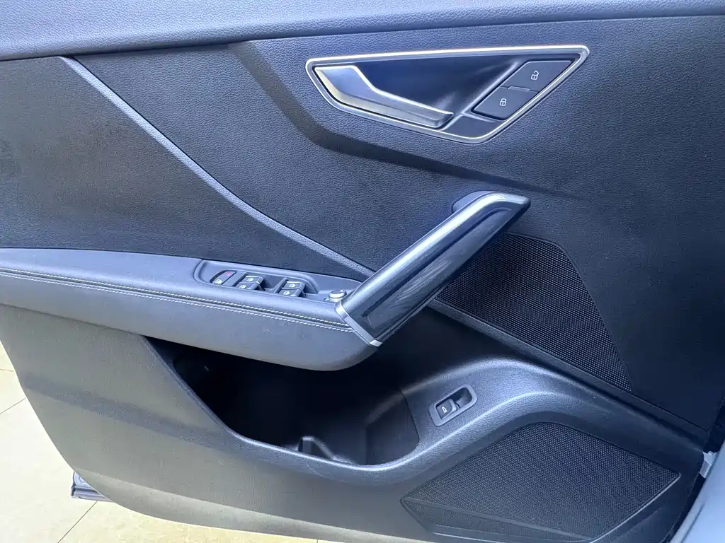 Audi Q2L 2022 — фото 14
