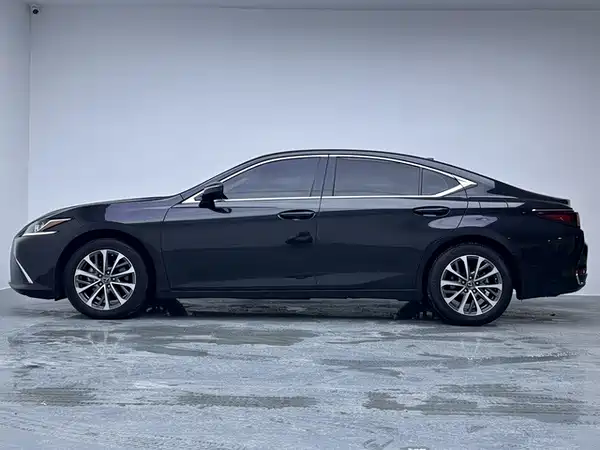 Lexus ES 2024